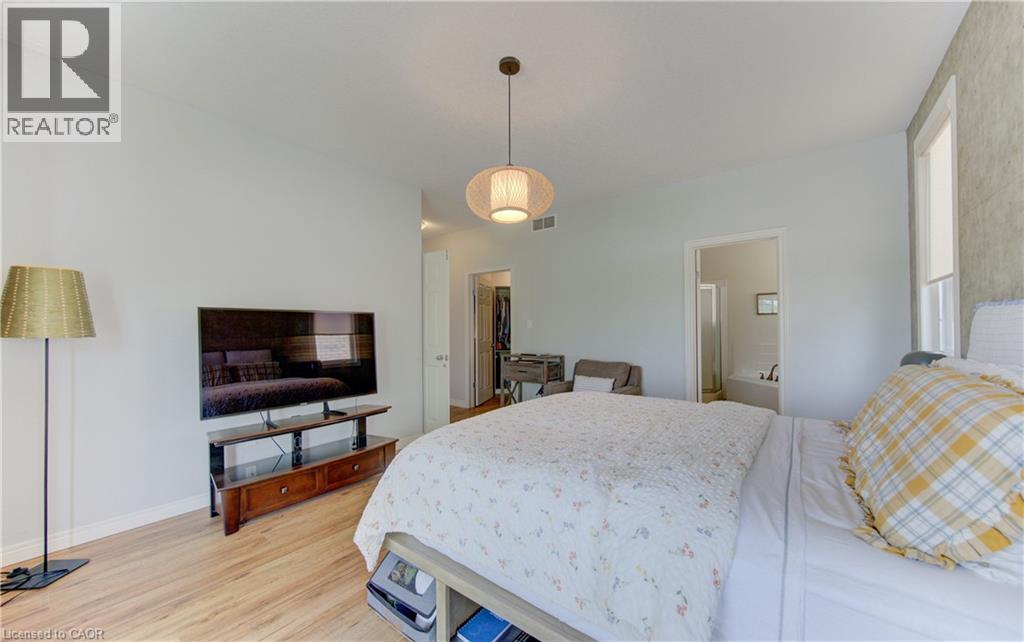725 ZURICH Drive - 25