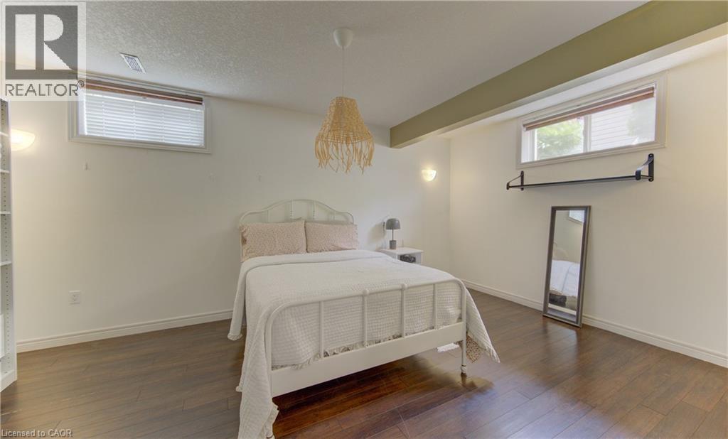 725 ZURICH Drive - 40