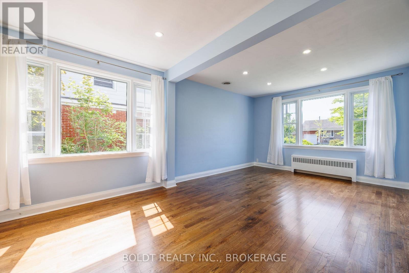 35 RIVERCREST DRIVE - 13