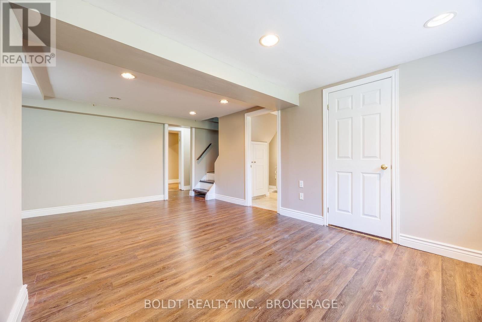 35 RIVERCREST DRIVE - 33