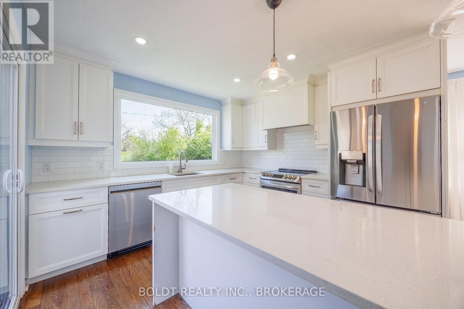 35 RIVERCREST DRIVE - 6