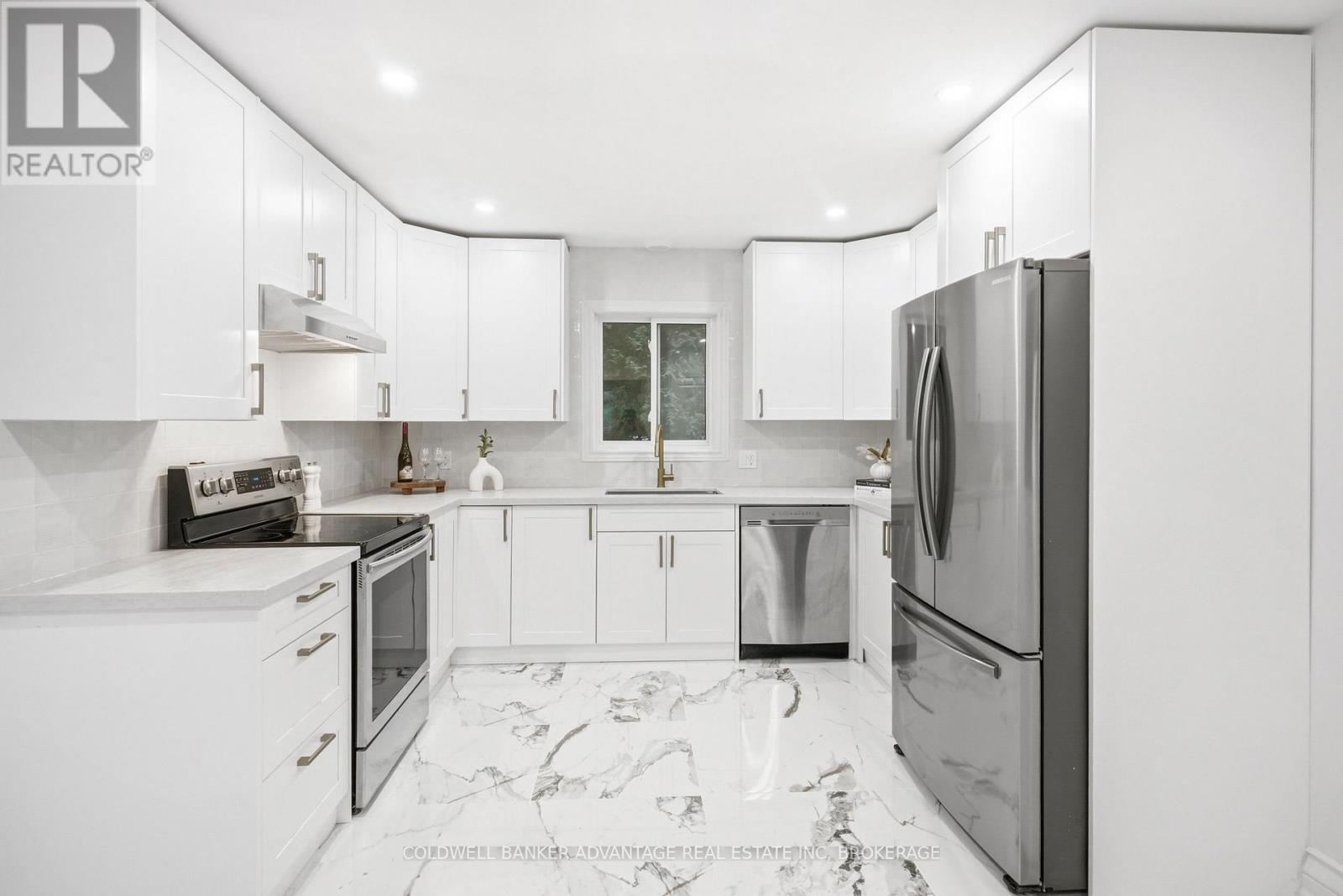 162 DUFFERIN STREET E - 12