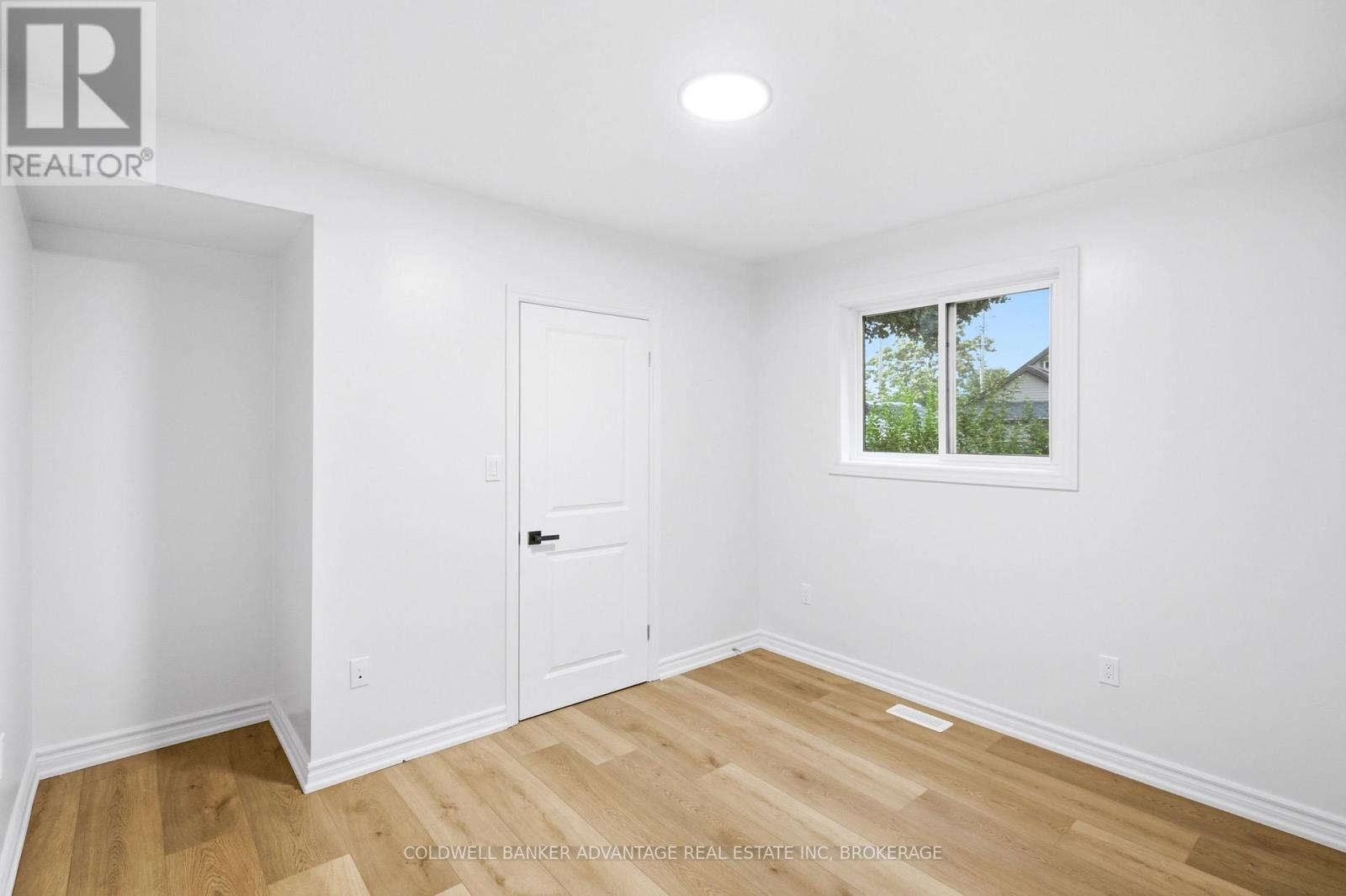 162 DUFFERIN STREET E - 17
