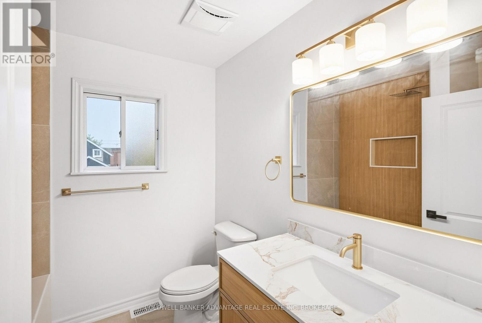 162 DUFFERIN STREET E - 24