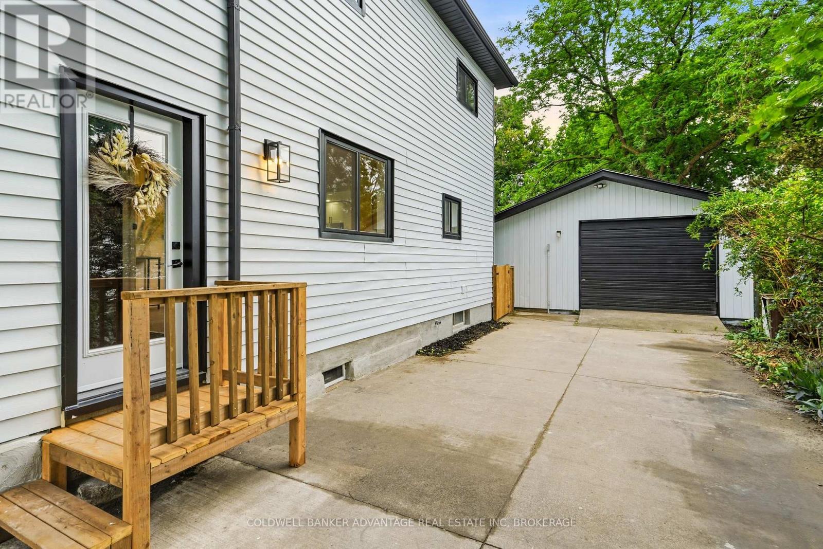 162 DUFFERIN STREET E - 27