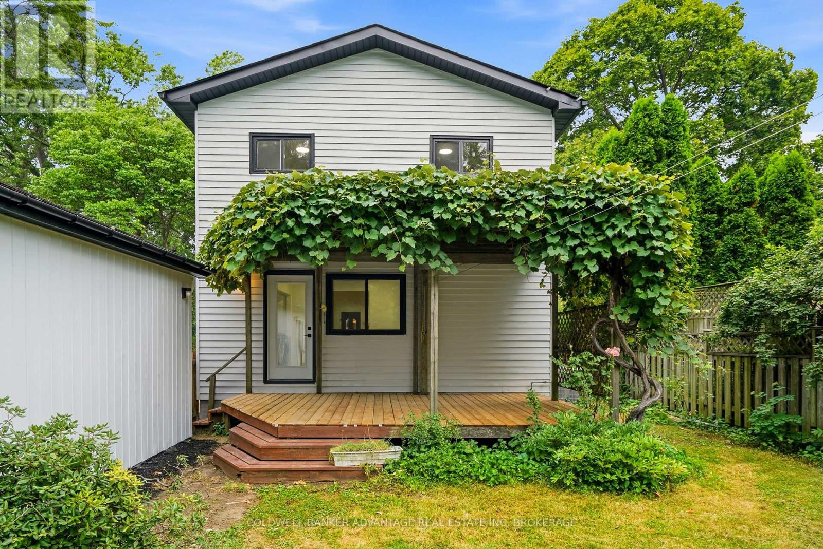 162 DUFFERIN STREET E - 33