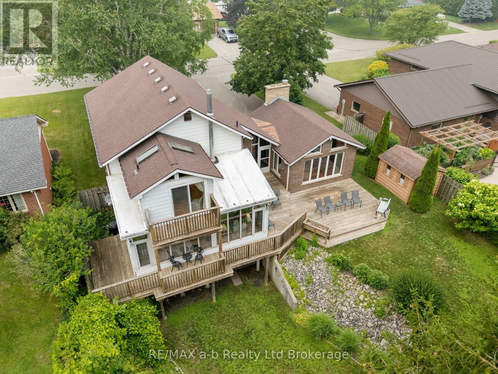 13 SEGAL DRIVE - 33