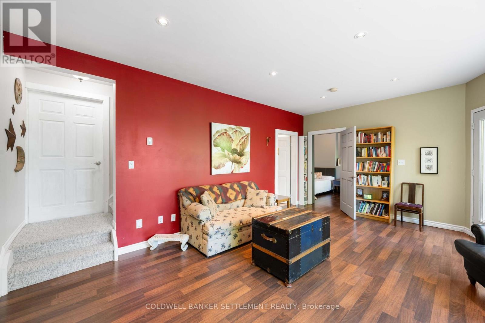 812 DOUGLAS LANE - 34