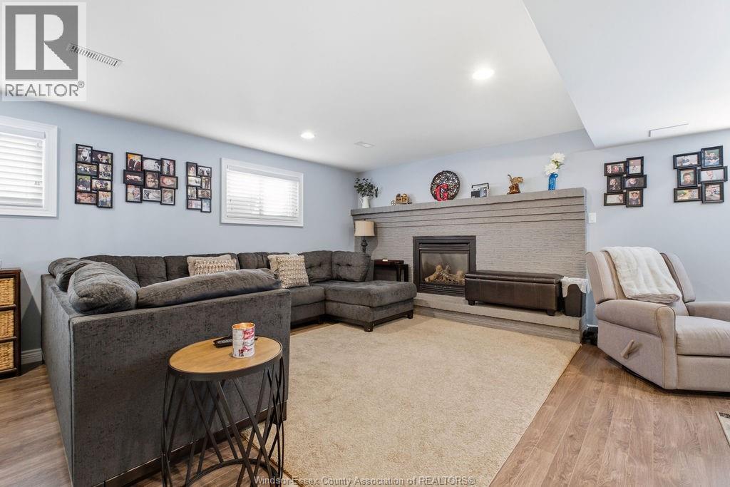 3375 DOLPHIN COURT - 25