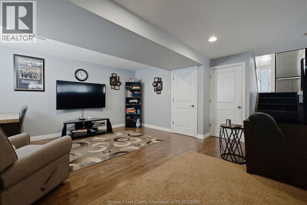 3375 DOLPHIN COURT - 27