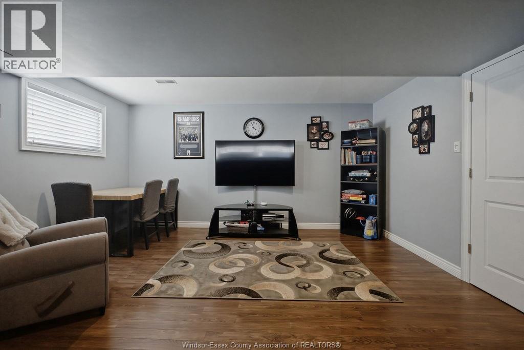 3375 DOLPHIN COURT - 28