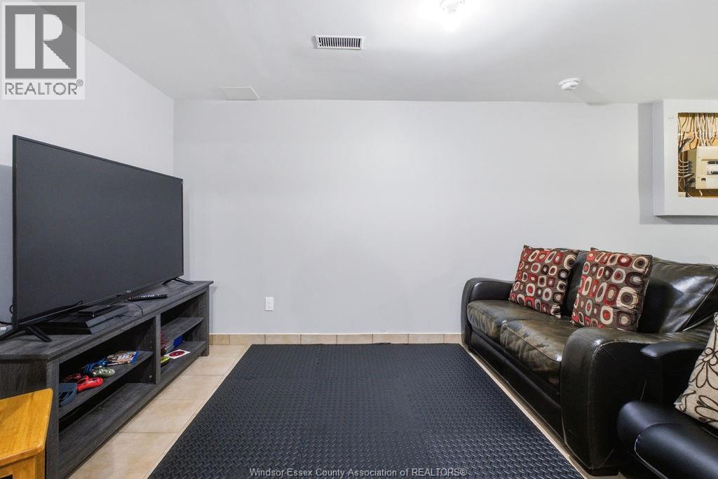 3375 DOLPHIN COURT - 30