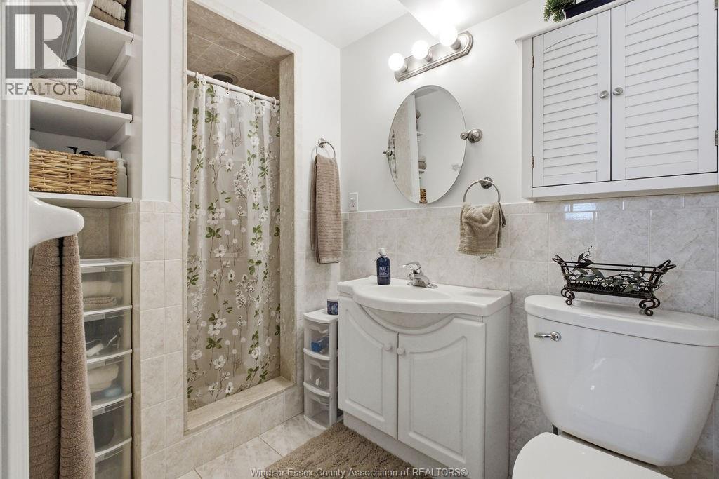 3375 DOLPHIN COURT - 31