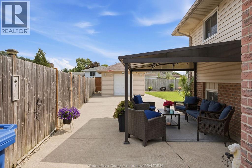 3375 DOLPHIN COURT - 35