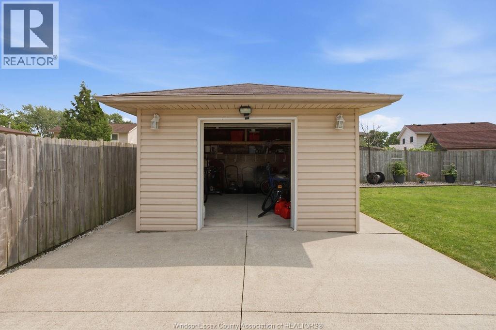 3375 DOLPHIN COURT - 37