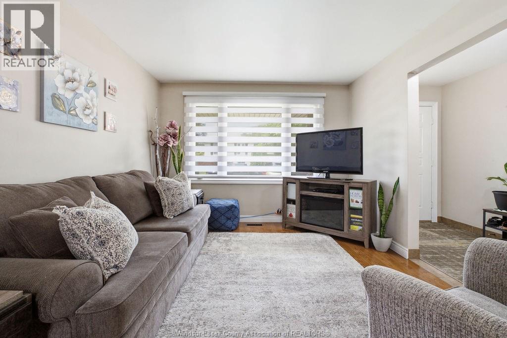 3375 DOLPHIN COURT - 5