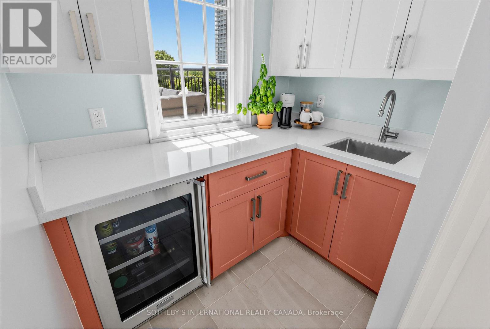 #TH1 288 ST CLAIR AVENUE W - 21