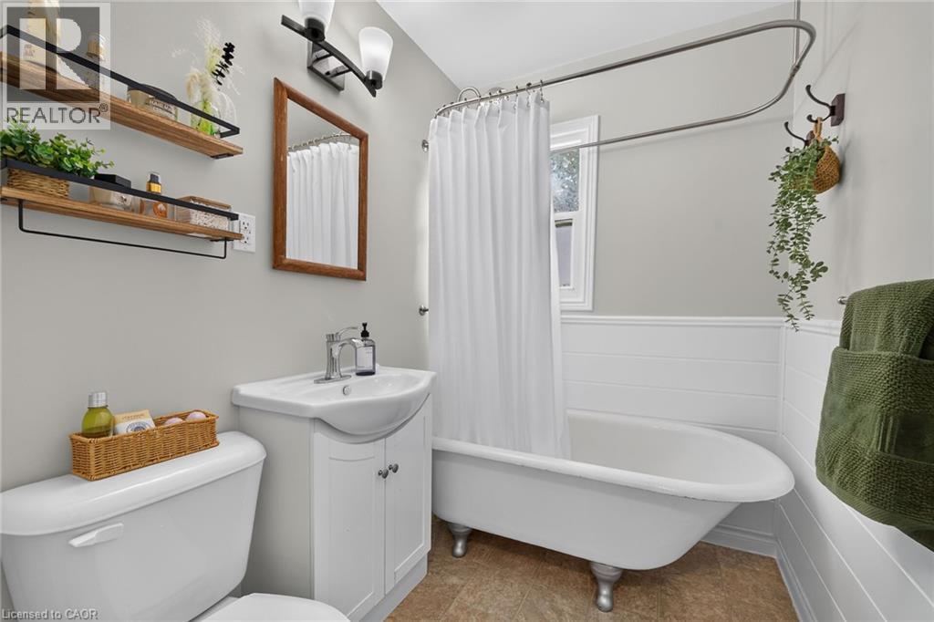 309 COMMANDO Street - 22