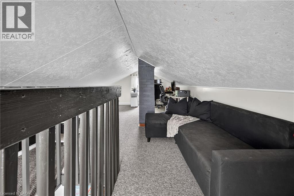 309 COMMANDO Street - 26