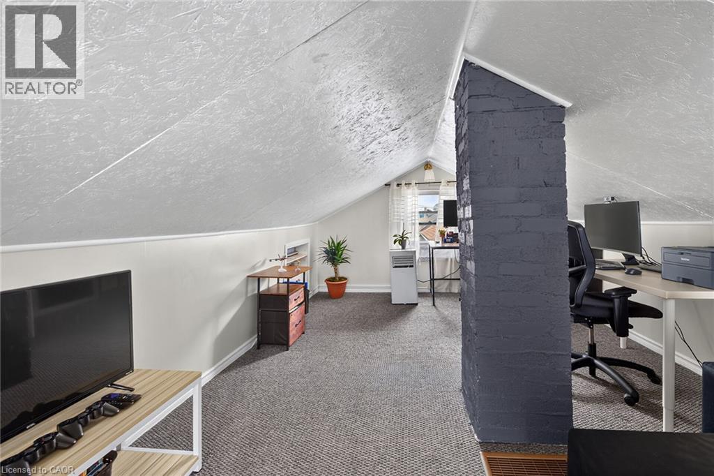 309 COMMANDO Street - 27