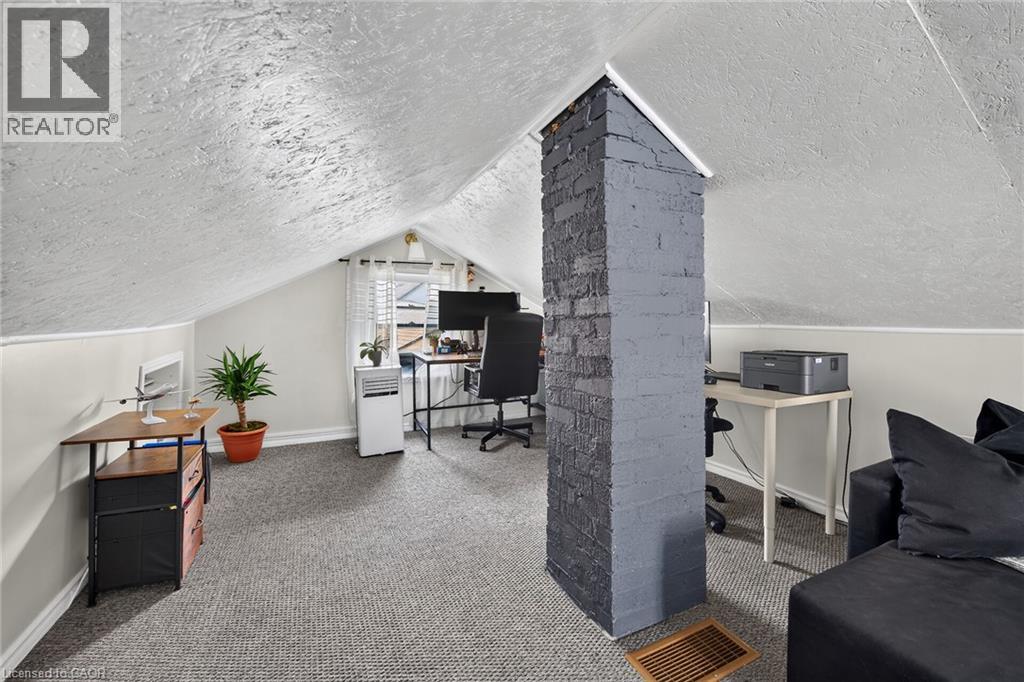 309 COMMANDO Street - 28