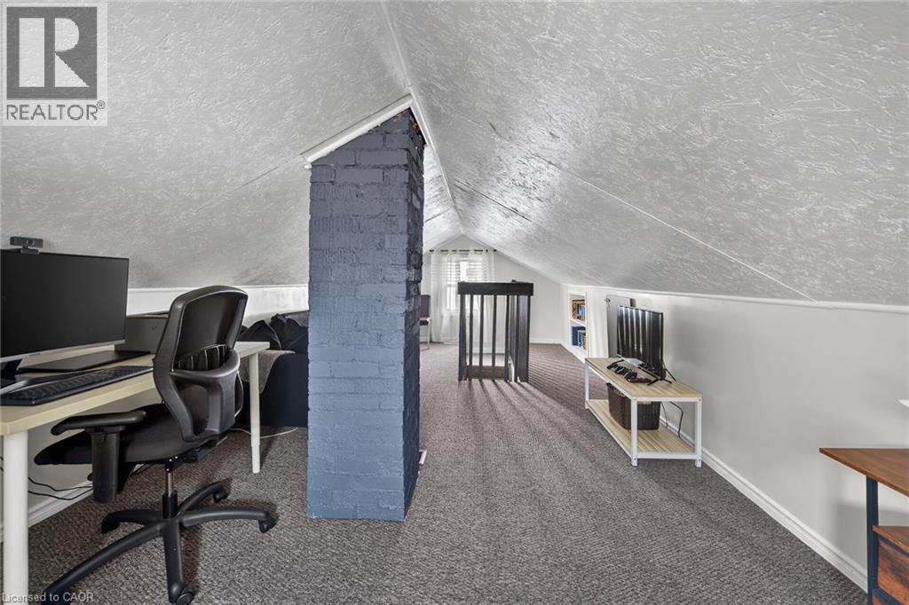 309 COMMANDO Street - 31