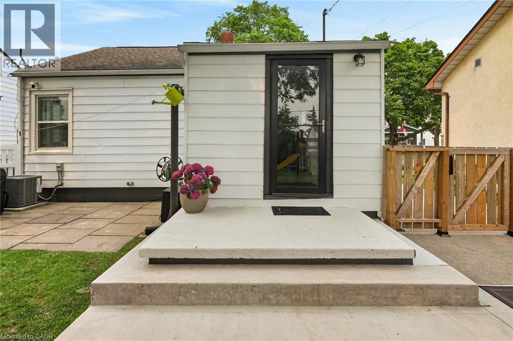 309 COMMANDO Street - 36