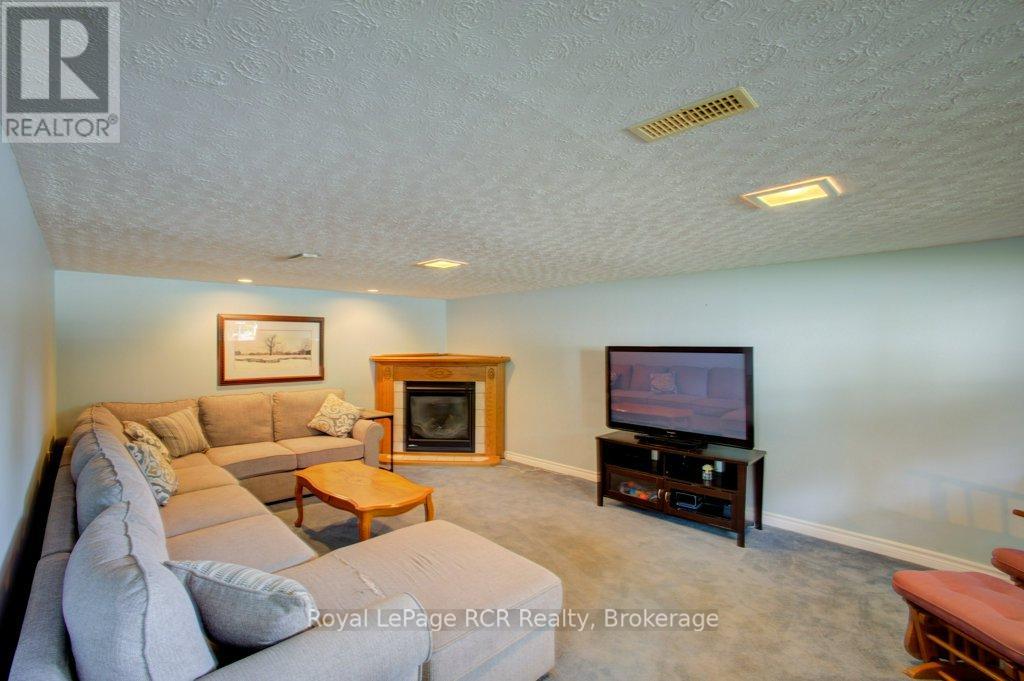 45 WILLIAM STREET E - 20