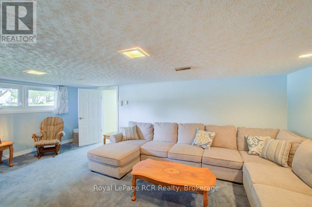 45 WILLIAM STREET E - 22