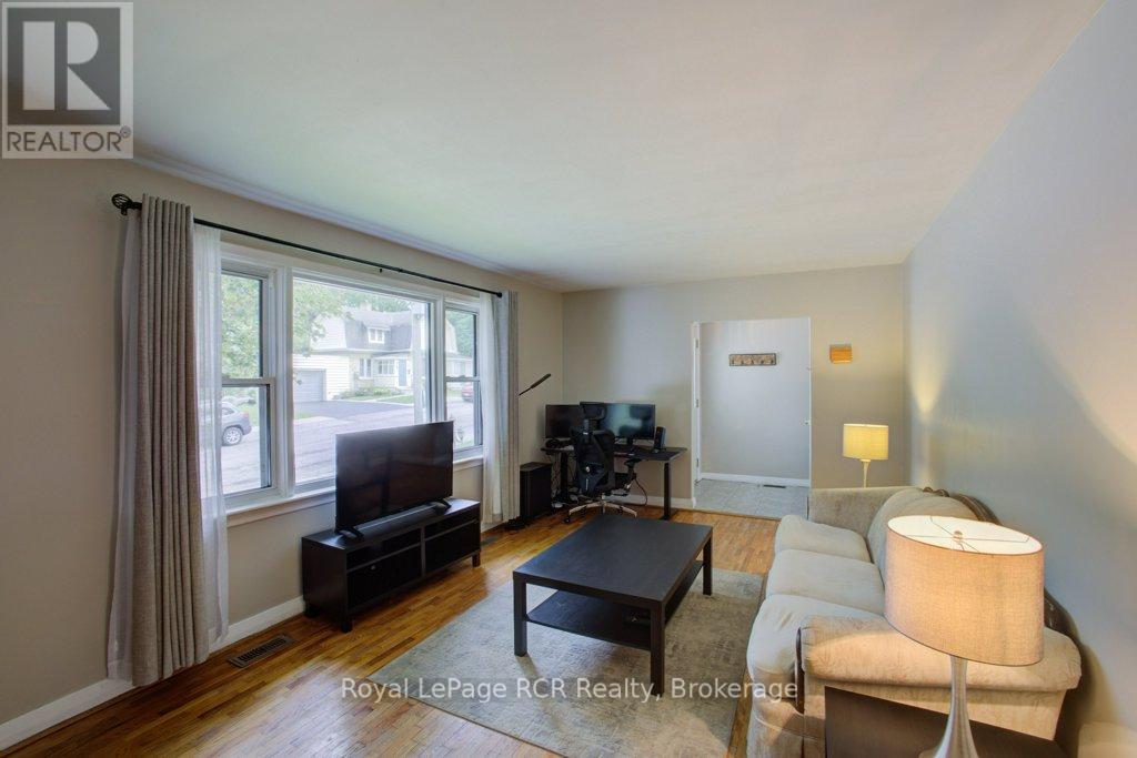 45 WILLIAM STREET E - Image 7