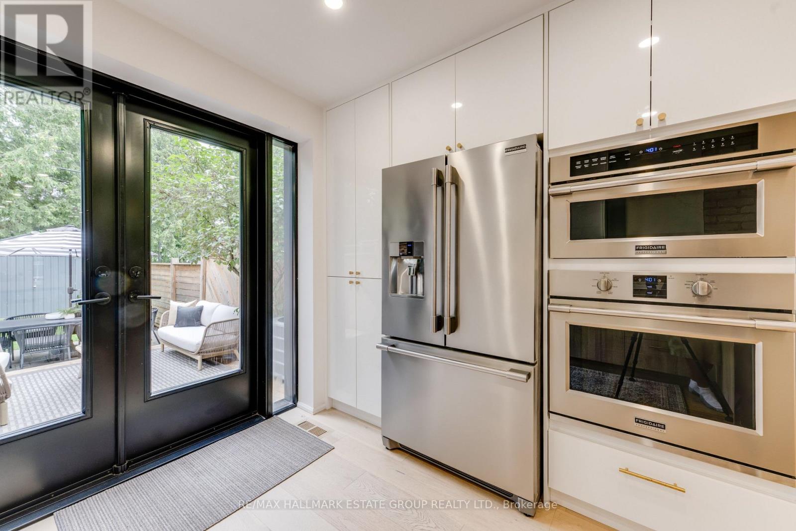 664 RHODES AVENUE - Image 13