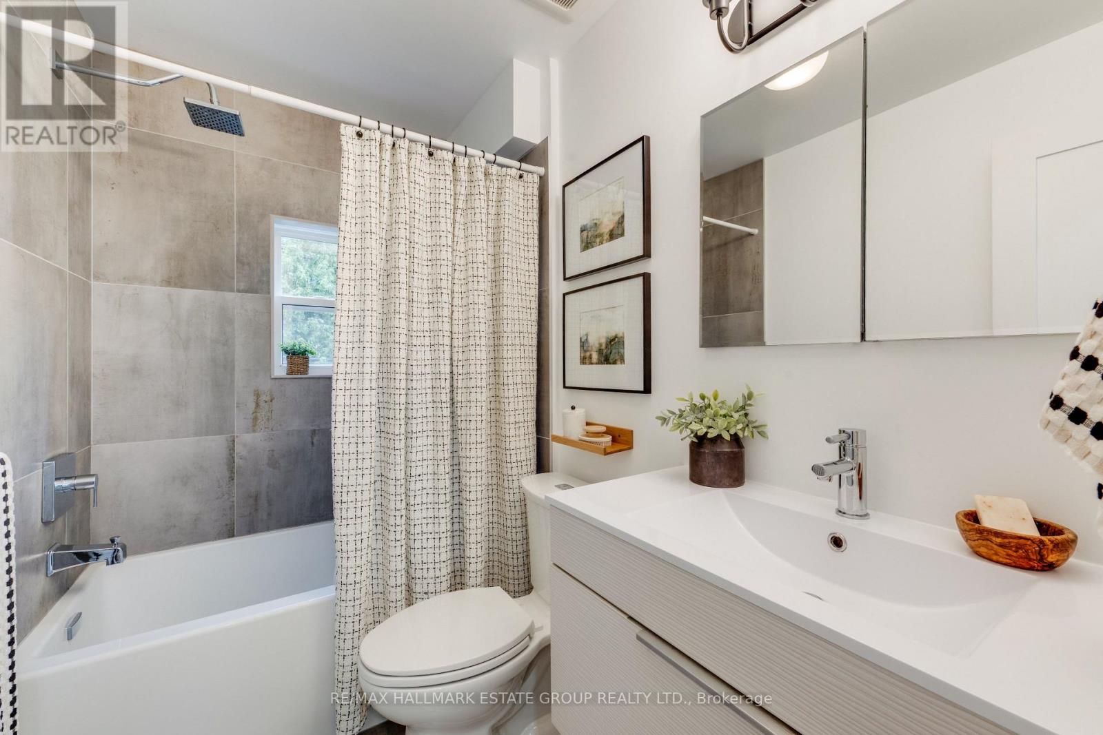 664 RHODES AVENUE - Image 23