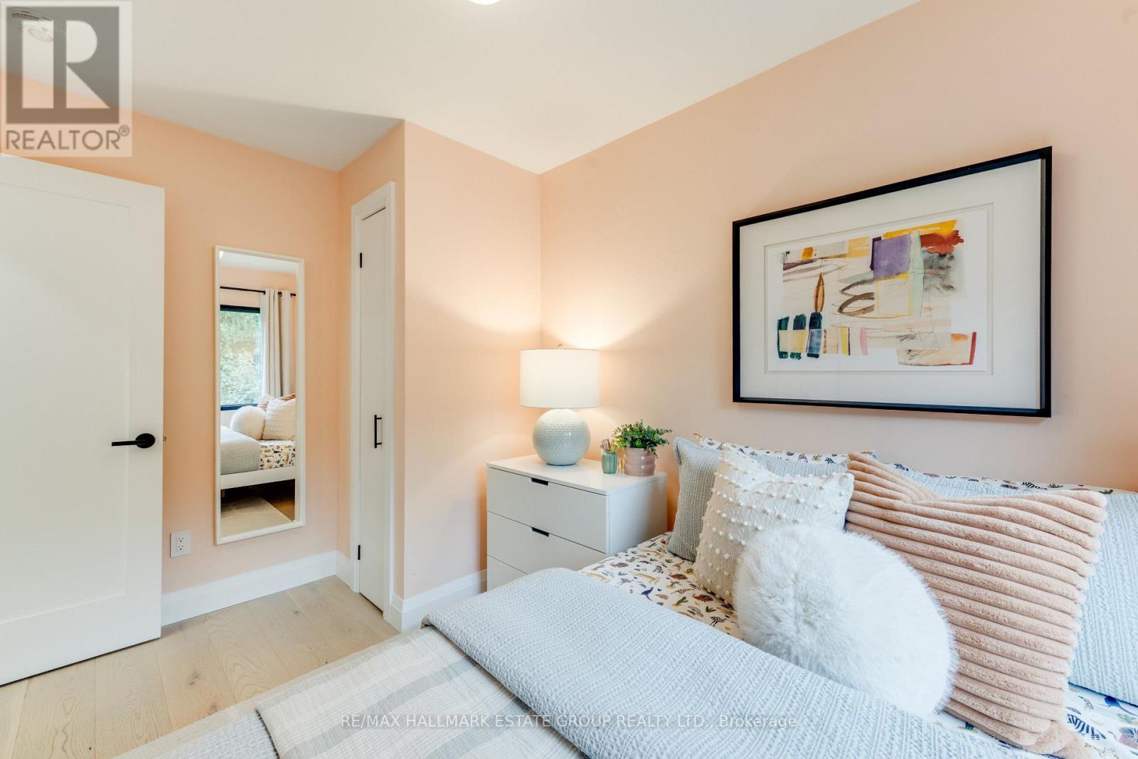 664 RHODES AVENUE - Image 28
