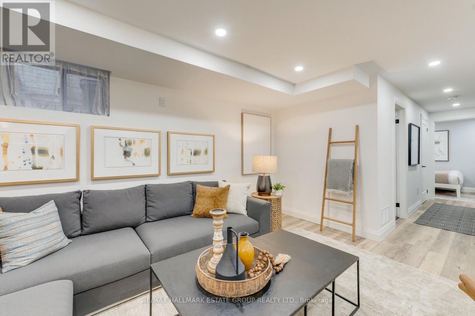 664 RHODES AVENUE - Image 34