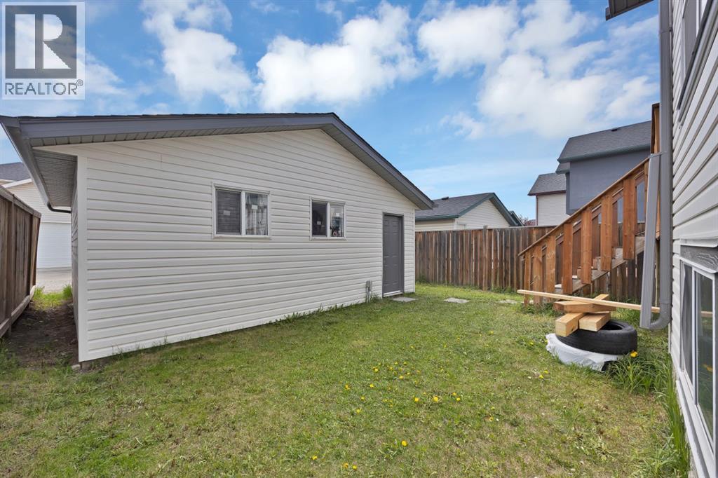 288 Saddlemead Road NE - 32