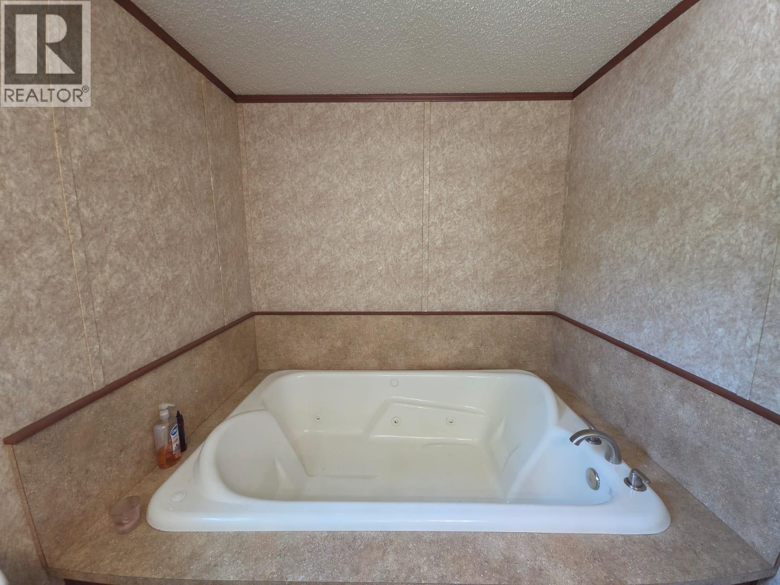 5277 45 Street SE - 12