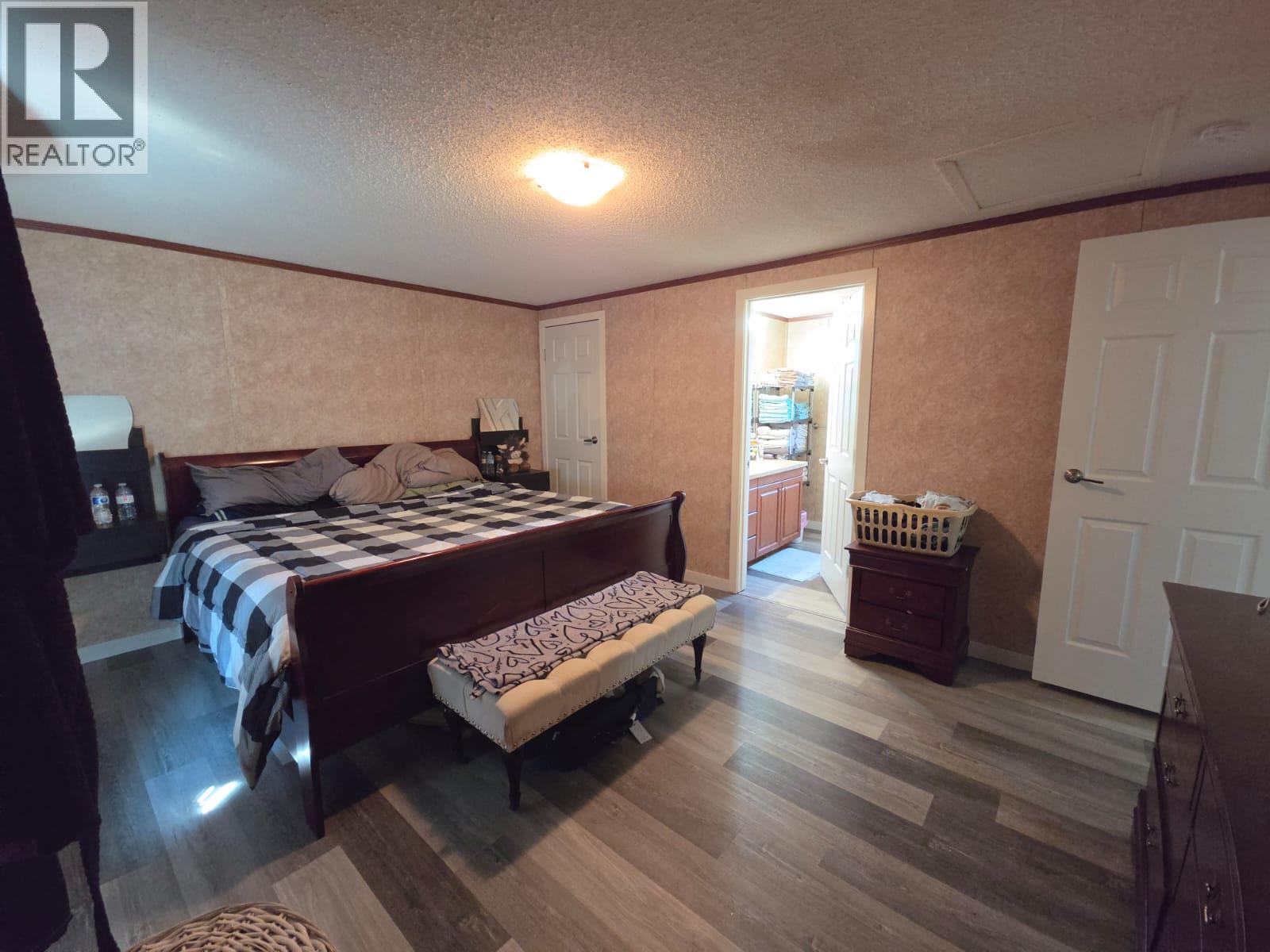 5277 45 Street SE - 6