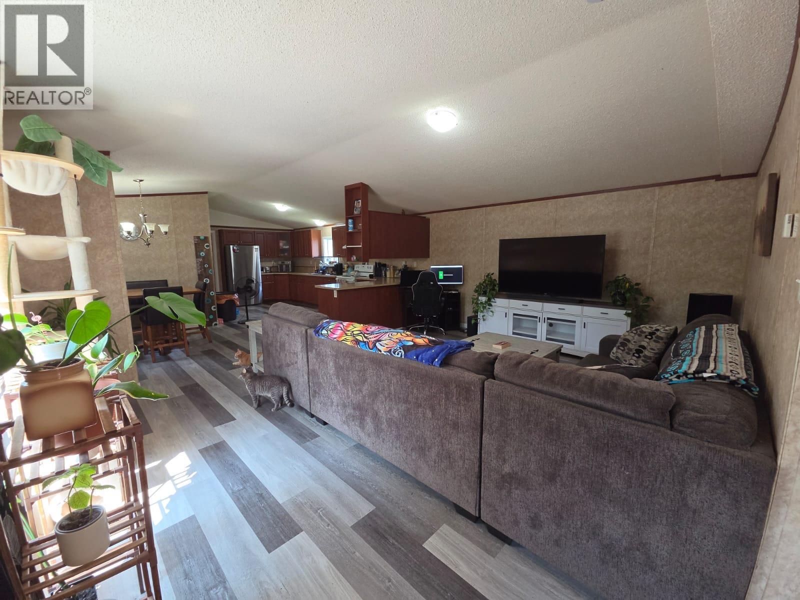5277 45 Street SE - 3