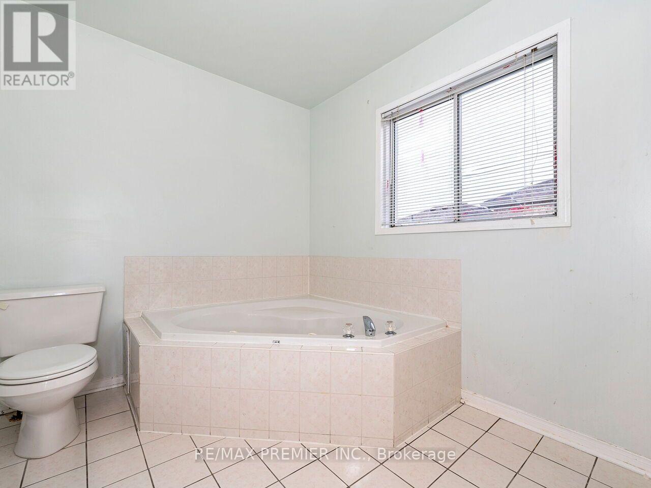 32 STONEBRIAR DRIVE - 24