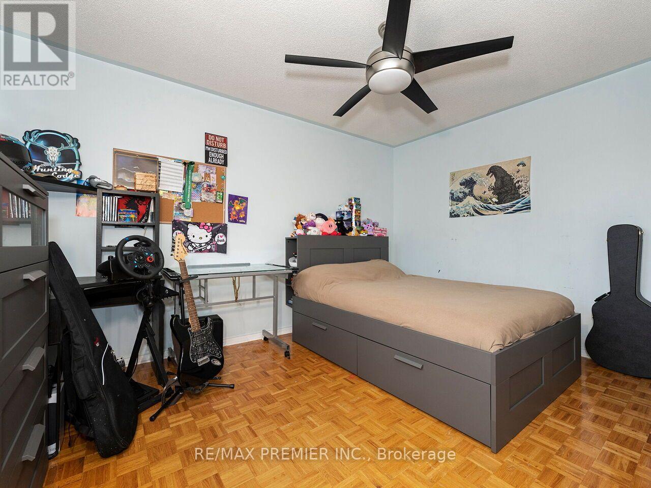 32 STONEBRIAR DRIVE - 25