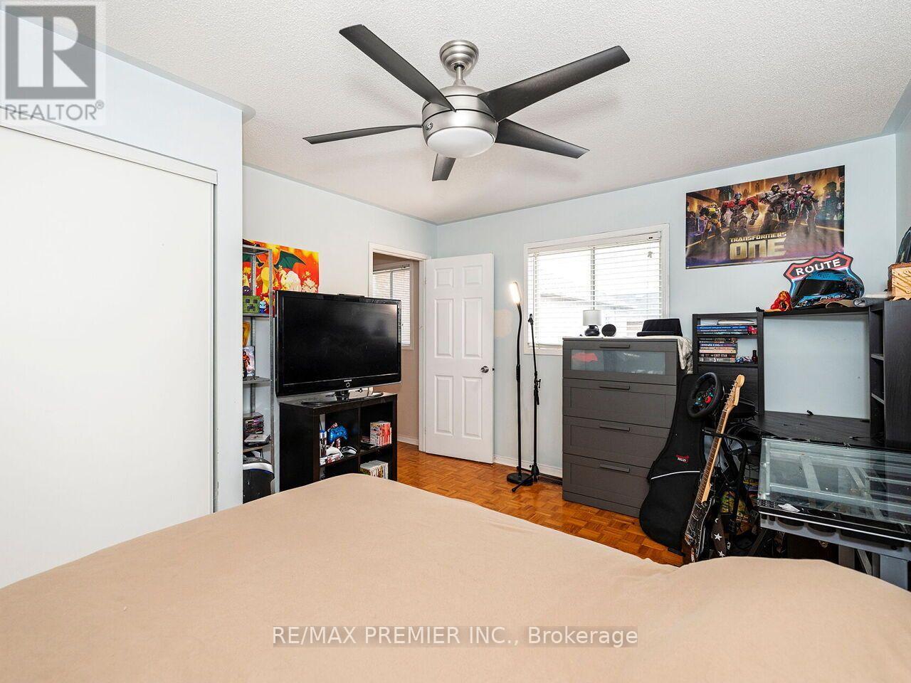 32 STONEBRIAR DRIVE - 26