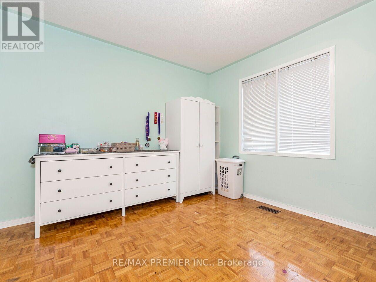 32 STONEBRIAR DRIVE - 28