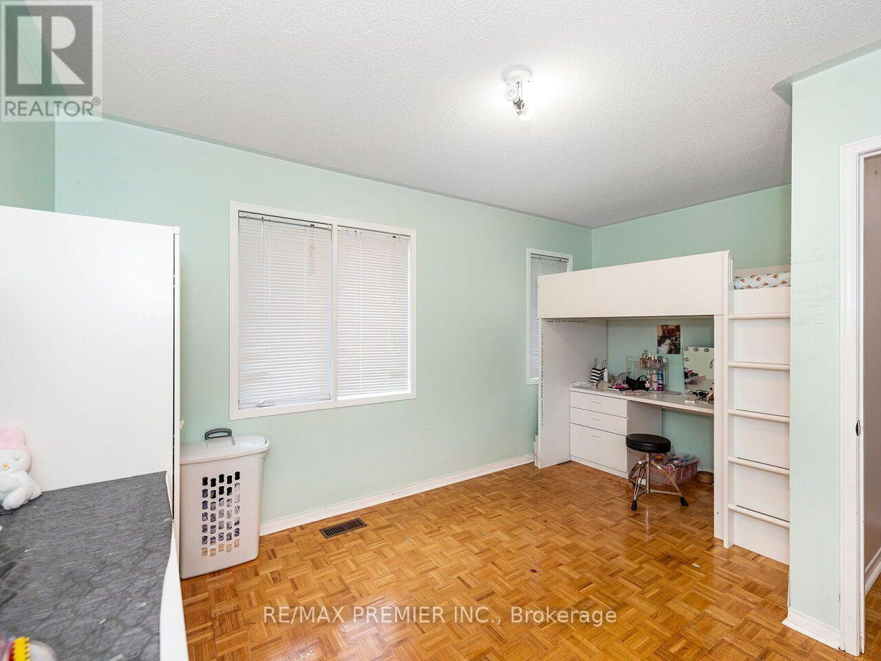 32 STONEBRIAR DRIVE - 29