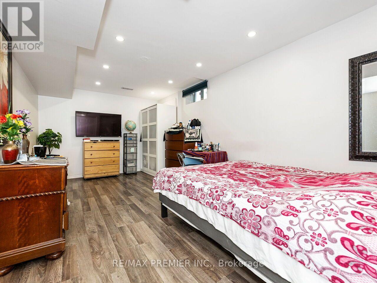 32 STONEBRIAR DRIVE - 31
