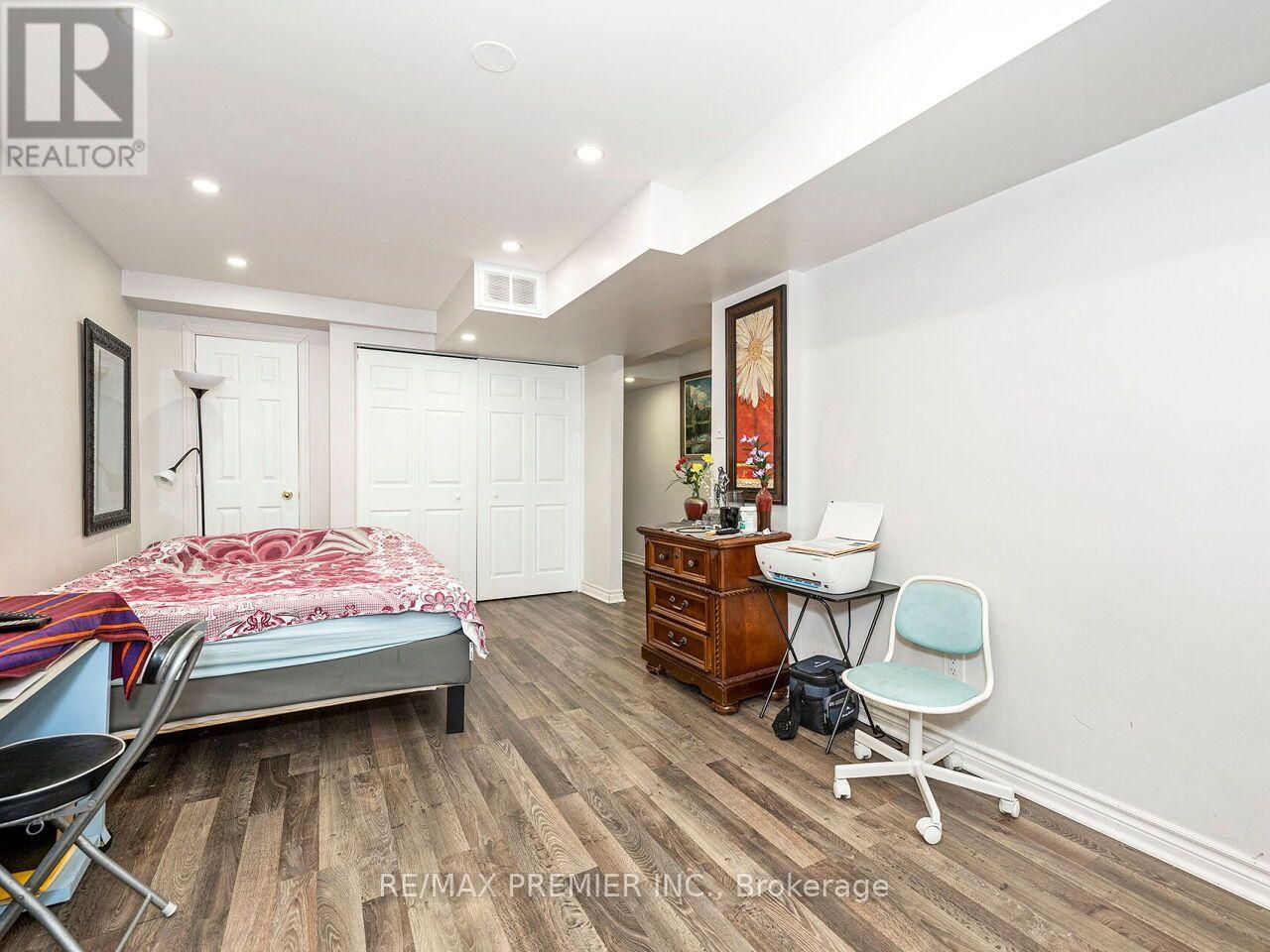 32 STONEBRIAR DRIVE - 32