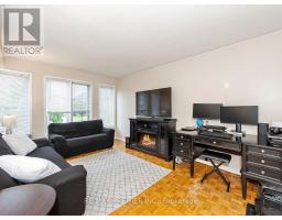 Bedroom 3 - 32 Stonebriar Drive, Vaughan, ON L6A2N2 Photo 7