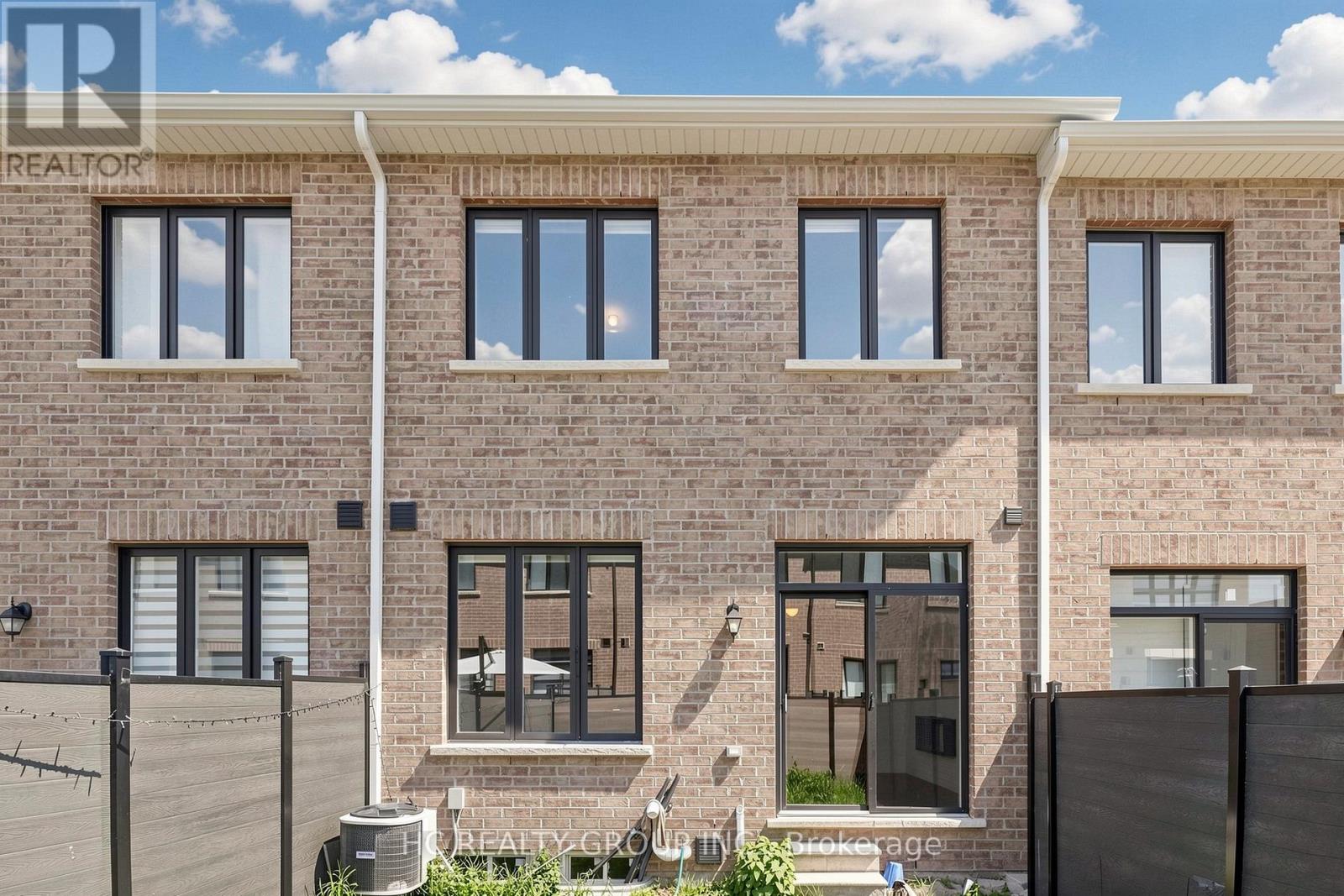 8 HEWISON AVENUE - 26