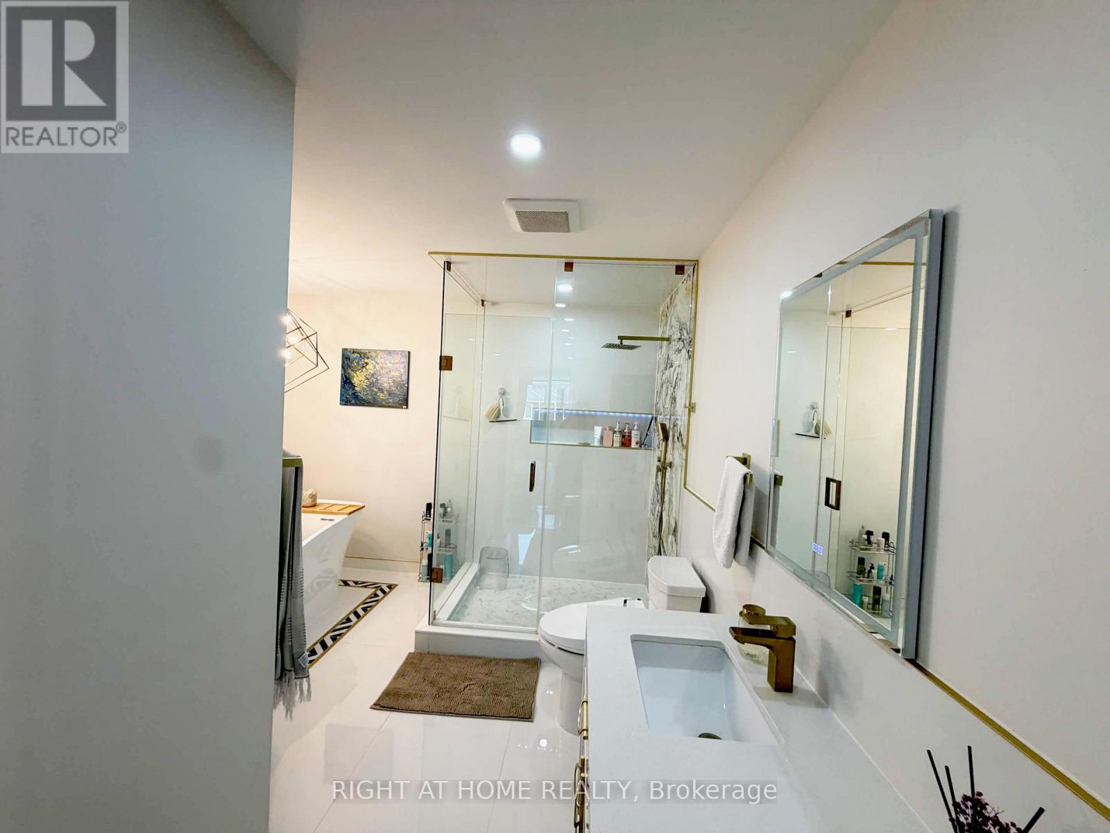 24 ARISTOTLE DRIVE E - 22