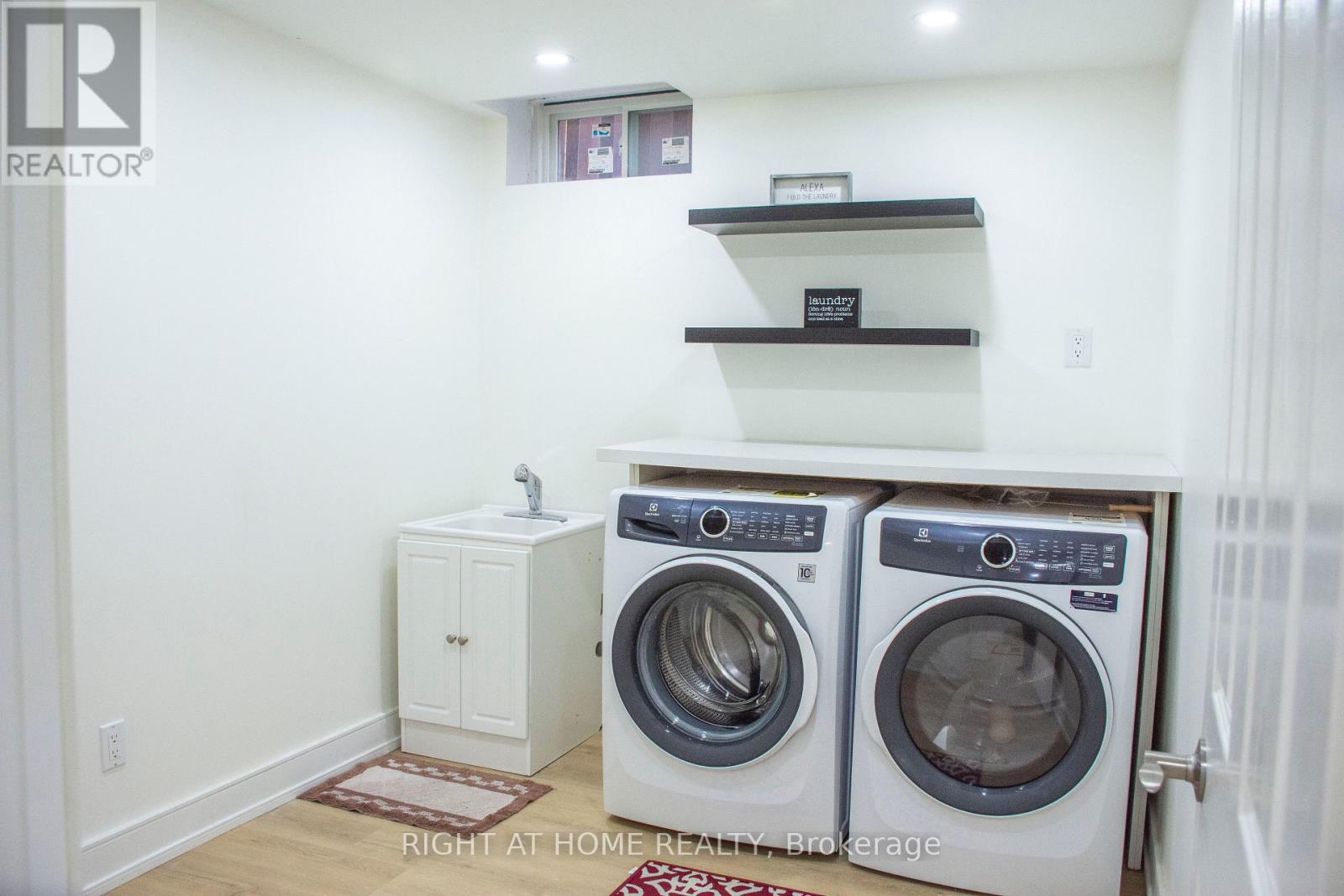 24 ARISTOTLE DRIVE E - 24