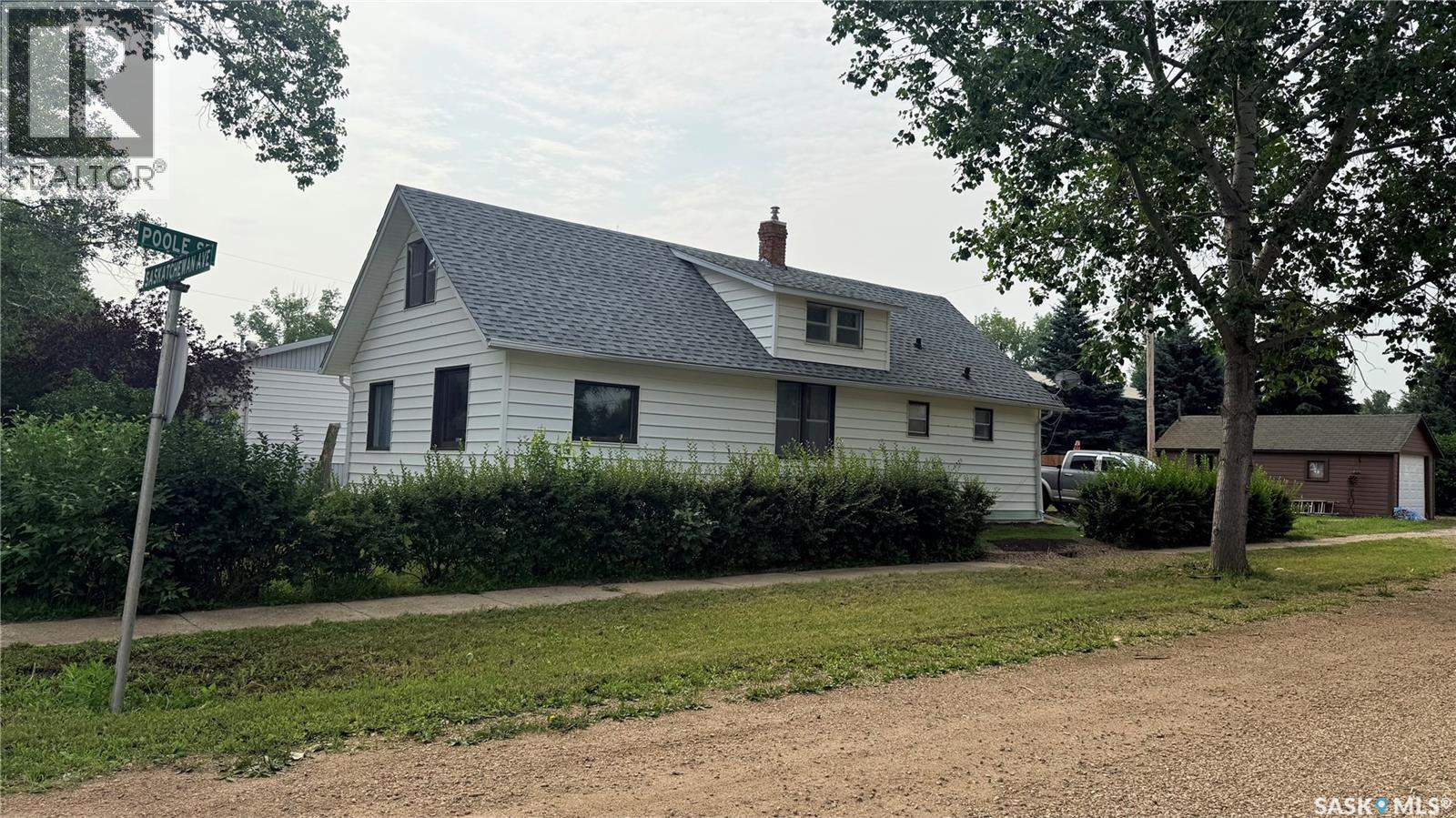 402 Saskatchewan AVENUE - 2